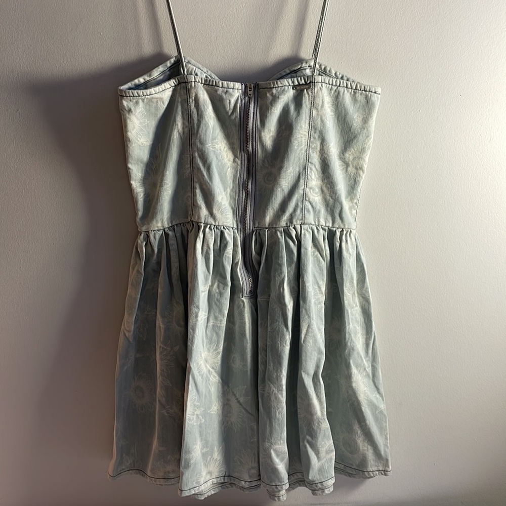 Light Denim Dress with Floral Pattern New With Tags Size M - Picture 6 of 7